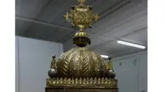 Taajka wuxuu hadda yaalla guri ammaankiisa si weyn loo adkeeyay oo ku yaal dalka Netherlands