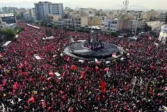 حشود ضخمة للمشيعين في طهران، إيران، يوم 6 يوليو/تموز 2026، في موكب جنازة المرشد الأعلى الإيراني الراحل آية الله علي خامنئي، الذي اغتيل في 28 فبراير/شباط في غارات جوية إسرائيلية وأمريكية.