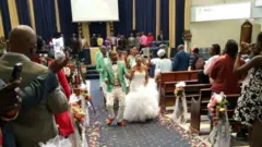 ኣብ ኬኒያ ስነ ስርዓት መርዕኦም ዝፈጸሙ ኬኒያውያን