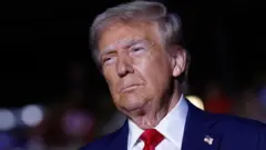  डोनाल्ड ट्रंप 