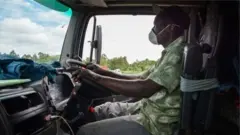 Maderava wa malori ya kubeba mizigo wamekuwa wakilalamika jinsi wanvyotengwa na raia wengine kwa hofu ya kwamba huenda wakawaambukiza virusi vya corona.