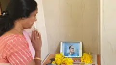 காலணி வைக்கும் இடத்தில் அம்பேத்கர் படம் - அவமதித்தாரா பாஜகவின் வானதி?