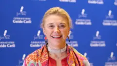الیزابتا بلونی اولین زن در ایتالیا است که پست های کلیدی در وزارت خارجه را برعهده گرفت