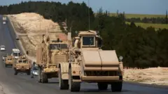 Suriye'de ABD'ye ait askeri araçlar devriye görevinde