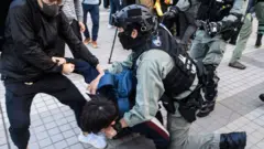 'Yan sanda na neman kama wani daga cikin masu zanga-zanga