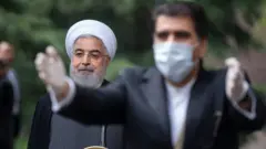 حسن روحانی رئیس جمهور ایران همزمان رئیس ستاد ملی مقابله با کروناست