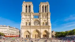 Foto da Catedral de Notredame, em Paris.