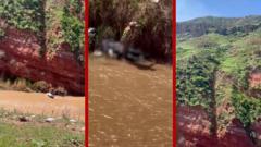 "Тажияга бара жаткан айыл башчылар жол кырсыгынан каза болду". Машина жардан кулап кеткен