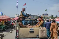 شبه نظامیان سوار بر خودرو 