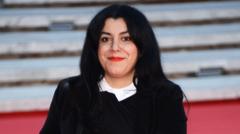 Muere a los 56 años "de tristeza" Marjane Satrapi, la novelista gráfica y cineasta franco-iraní de "Persépolis"