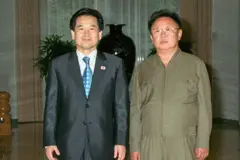 정동영 한국 통일부 장관은 지난 2005년 대통령 특사 자격으로 평양을 방문해 김정일 국방위원장과 단독 면담했다