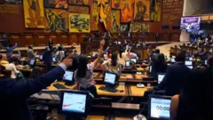 Deputados durante votação na assembleia