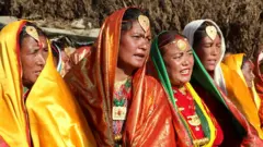 चैतेलोमा रममाइरहेका हुम्लाका महिलाहरू