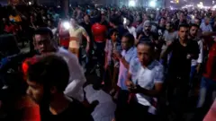 متظاهرون تجمعوا وسط القاهرة مطالبين برحيل السيسي عن السلطة