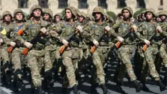 Ermənistan əsgərləri (arxiv foto)