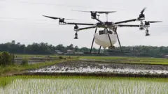 பயிர்களை காக்க களத்தில் இறங்கும் ‘ட்ரோன்கள்’