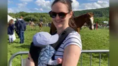 Gina, 39, alisema hakumbuki "kuwa na wasiwasi wowote" baada ya kupanga kuwa mzazi asiye na mwenzi