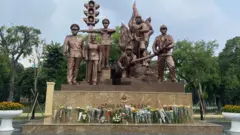 Tượng đài Cảnh sát Nhân dân