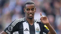 አሌክሳንደር ኢሳክ በኒውካስል ማሊያ 