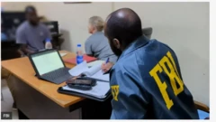 Aworan oṣiṣẹ FBI ati eeyan meji miran