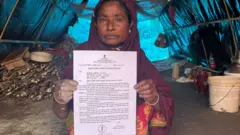 फ़ाज़िला ख़ातून कहती हैं कि चिंता से न नींद आती है और न ही कुछ खाया पिया जा रहा है