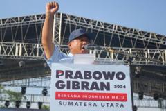 Ông Prabowo Subianto phát biểu trong cuộc vận động tranh cử tại sân vận động Baharuddin Siregar ở Lubuk Pakam, Bắc Sumatra vào ngày 7/2