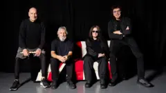 Uma foto recente dos quatro membros originais do Black Sabbath