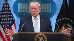 Donald Trump durante una alocución