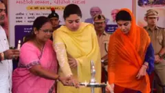 પૂનમ માડમ કોણ છે?