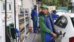 पाकिस्तान में तेल की क़ीमत