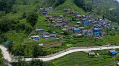 म्याग्दीको रघुगङ्गा गाउँपालिका–४ मा अवस्थित दग्नाम गाउँमा हालै निर्माण भएको पक्की सडक