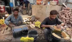 'અમદાવાદ અને મુંબઈથી ઑર્ડર આવે છે', ગૅસ સિલિન્ડરની 'તંગી' સર્જાતાં રાજકોટની સગડીની માગ વધી