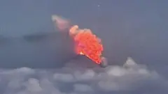Volcán Klyuchevskoy en erupción (Captura de pantalla de video de la agencia AFP).