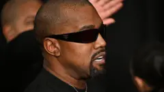 Amerykański raper i producent Kanye West przybywa na 67. doroczną galę rozdania nagród Grammy w Crypto.com Arena w Los Angeles