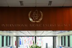 El cartel del Organismo Internacional de Energía Atómica en la sede de la institución en Viena, Austria.