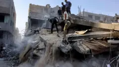 حطام منزل في غزة