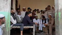 यहां लोगों की बातचीत में ‘मौत’ और ‘डर’ जैसे शब्द बार-बार सुनाई देते हैं