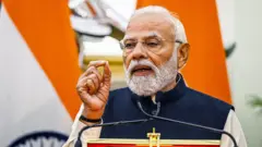 नरेंद्र मोदी