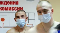Призывники во время медкомиссии в сборном пункте в Свердловской области, 10 ноября