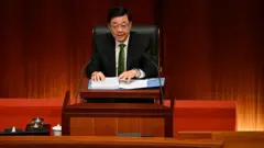 2025年9月17日，香港特首李家超宣读新一份施政报告。 