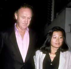 Gene Hackman e sua esposa Betsy Arakawa