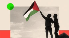 Мальчики с палестинским флагом на куче обломков в лагере