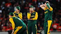  দক্ষিণ আফ্রিকার ক্রিকেটাররা সেমিফাইনালে মাটিতে লুটিয়ে পড়ছেন, প্রতিপক্ষরা একে সান্ত্বনা দিচ্ছেন, এটা যেন বিশ্বকাপের সবচেয়ে পরিচিত একটা দৃশ্য।