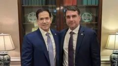 Foto de Flávio Bolsonaro ao lado de Marco Rubio