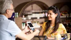 UPIના કારણે ખર્ચ બેફામ વધી ગયો? આ આદતને આમ કન્ટ્રોલ કરો