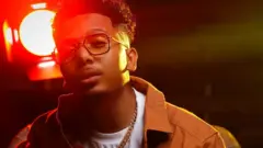 C'est le moment : Goulam soignant des cœurs