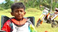 9 வயதில் மோட்டார் பைக் பந்தய சாம்பியன்
