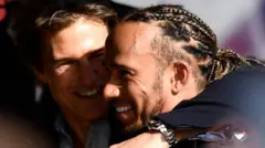 تام کروز و لوئیس همیلتون در گراندپری انگلیس در ماه ژوئیه