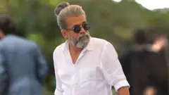  සිංහල උපකාරක පන්ති ගුරුවරයෙකු සහ ග්‍රන්ථ කර්තෘවරයෙකු වන උපුල් ශාන්ත සන්නස්ගල අද (අප්‍රේල් 25) පෙරවරුවේ අත්අඩංගුවට ගත් බව පොලිසිය පවසයි. ඒ, මූල්‍ය වංචාවක් සම්බන්ධයෙනි.