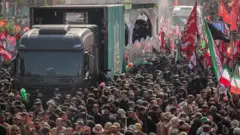 د خامنه‌اي د جنازې بدرګه 